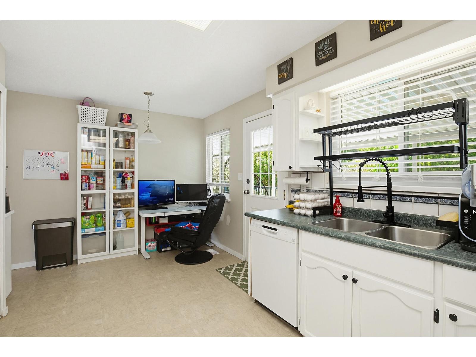 8541 Mcewen Terrace, Mission, British Columbia  V2V 6R2 - Photo 10 - R3122442