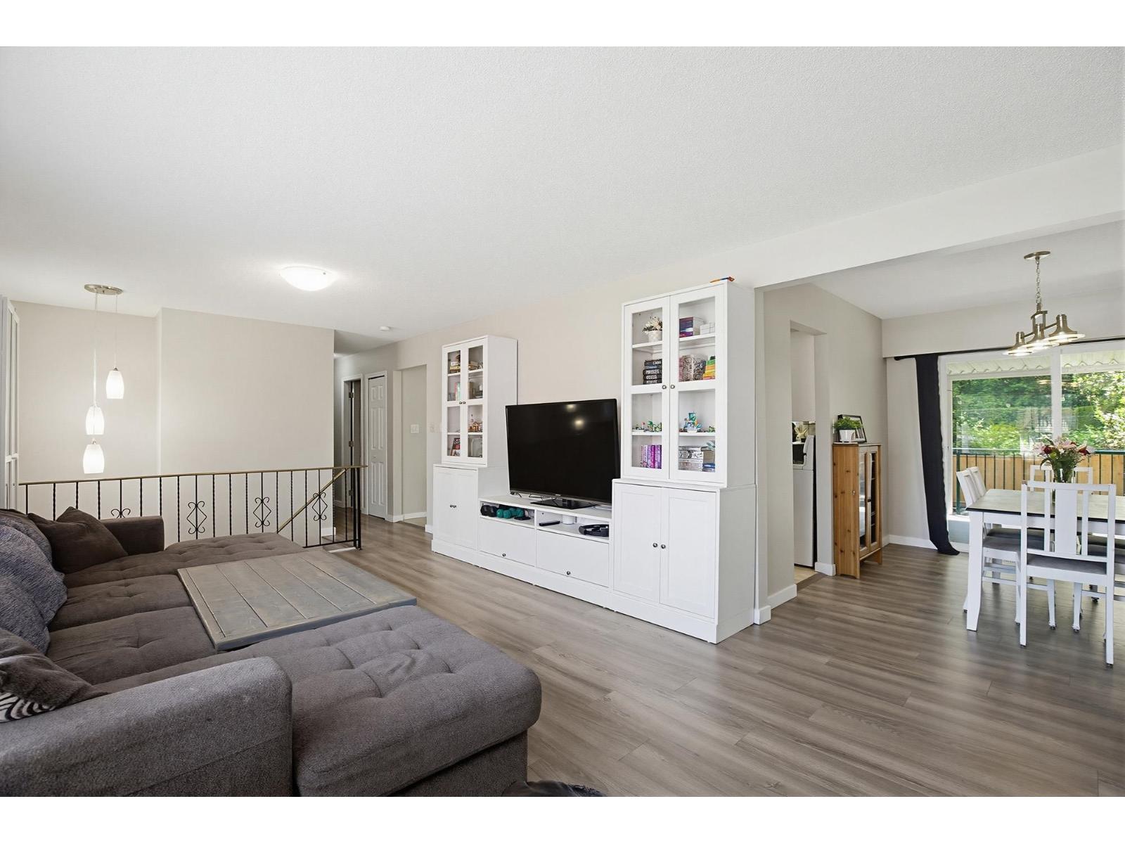 8541 Mcewen Terrace, Mission, British Columbia  V2V 6R2 - Photo 6 - R3122442