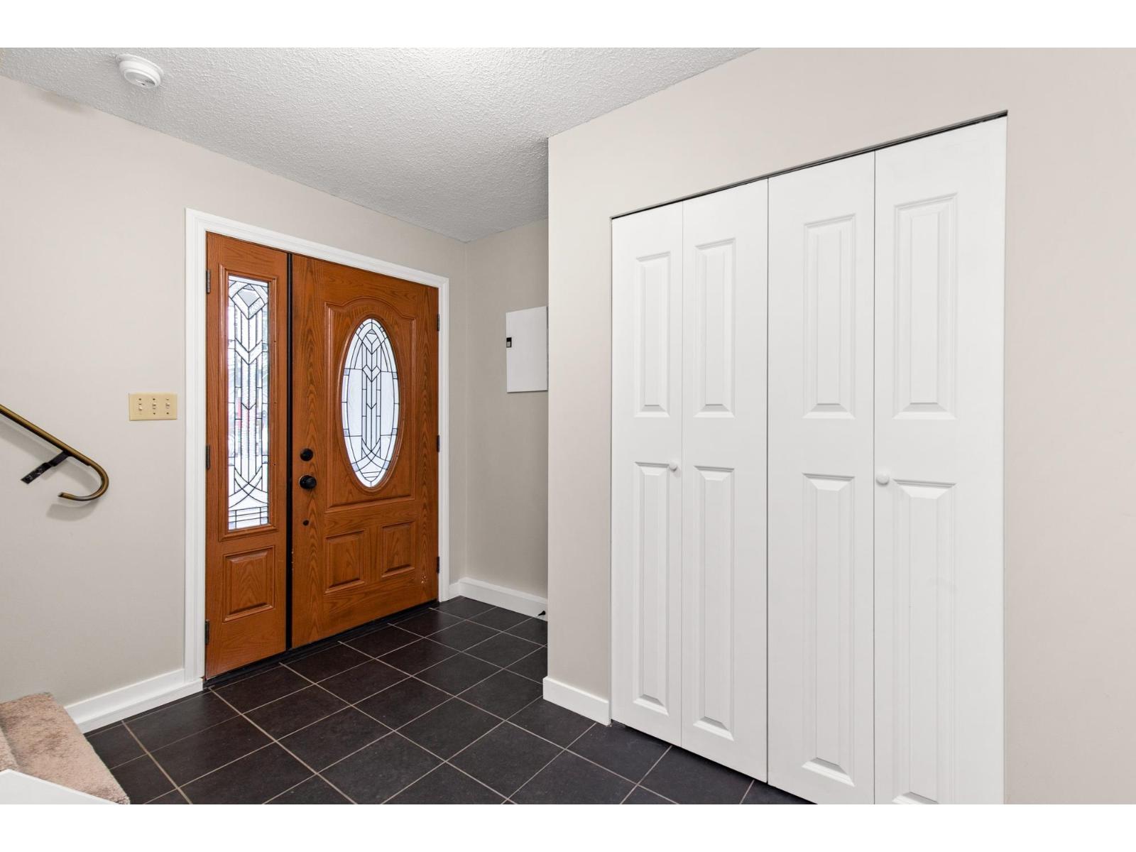 8541 Mcewen Terrace, Mission, British Columbia  V2V 6R2 - Photo 3 - R3122442