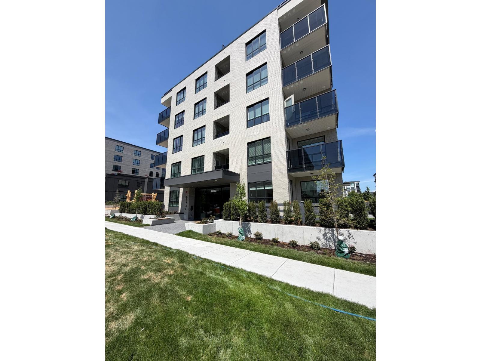 304 15735 85 Avenue, Surrey, British Columbia  V4N 6Z1 - Photo 8 - R3125691
