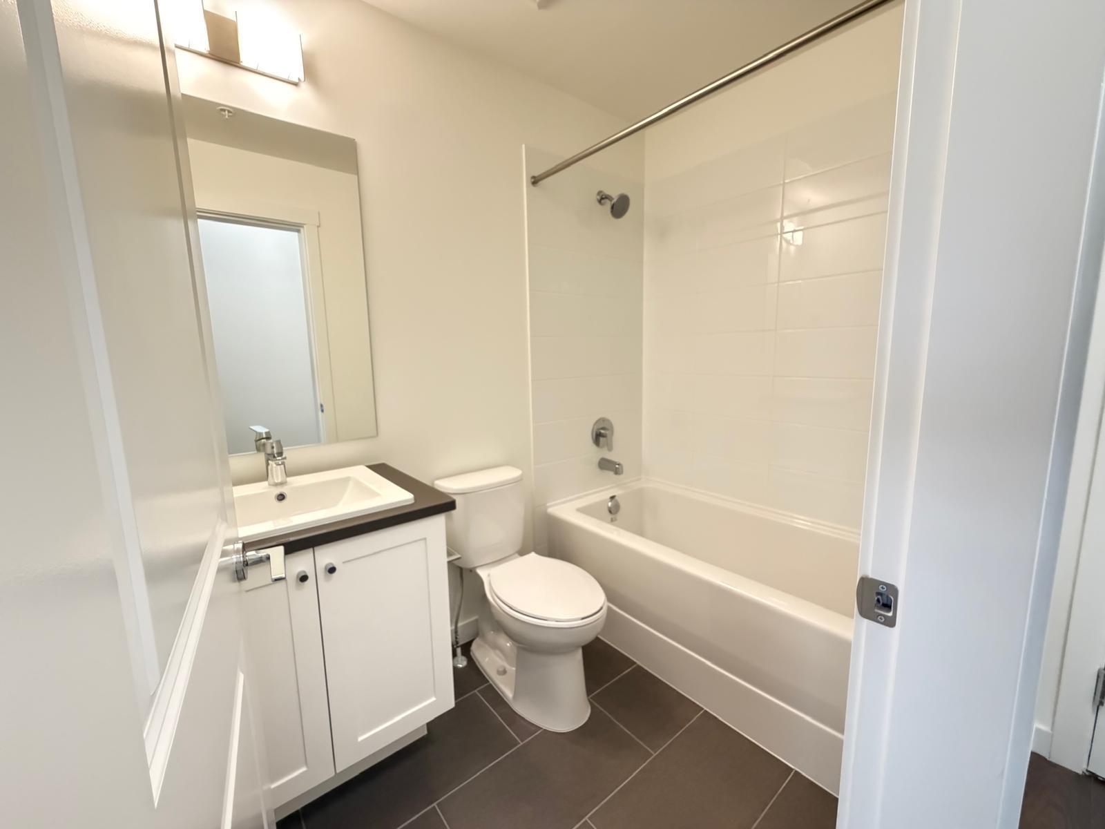 304 15735 85 Avenue, Surrey, British Columbia  V4N 6Z1 - Photo 5 - R3125691