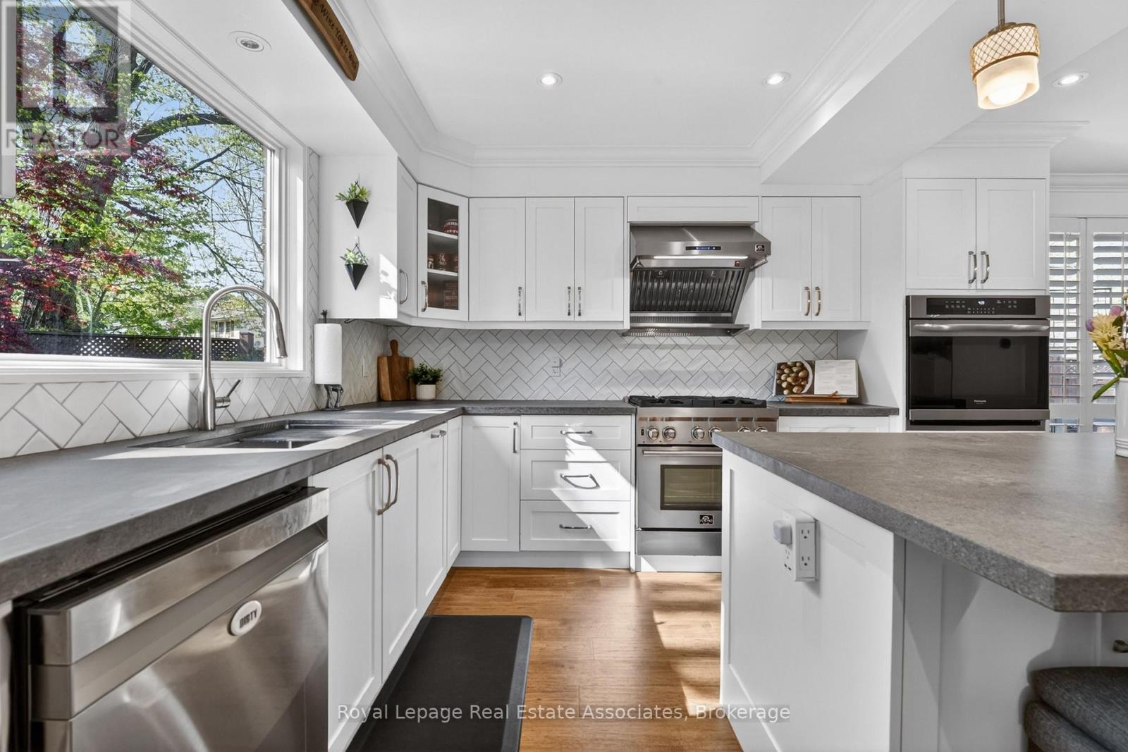 174 Cheverie Street, Oakville, Ontario L6J 6C4 - Photo 14 - W13156440
