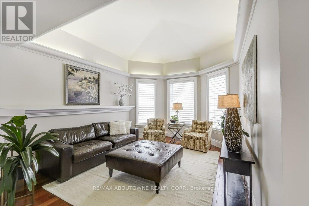 2080 Mckerlie Crescent, Burlington, Ontario  L7M 4E8 - Photo 6 - W13156578