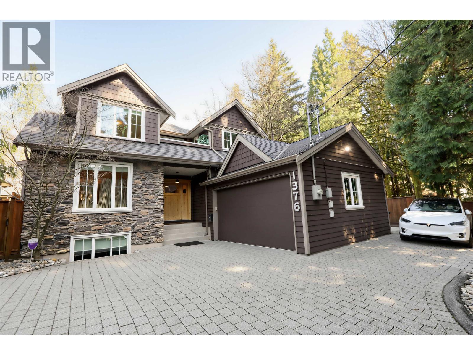 1376 Dyck Road, North Vancouver, British Columbia V7K 1S2 - Photo 1 - R3124217