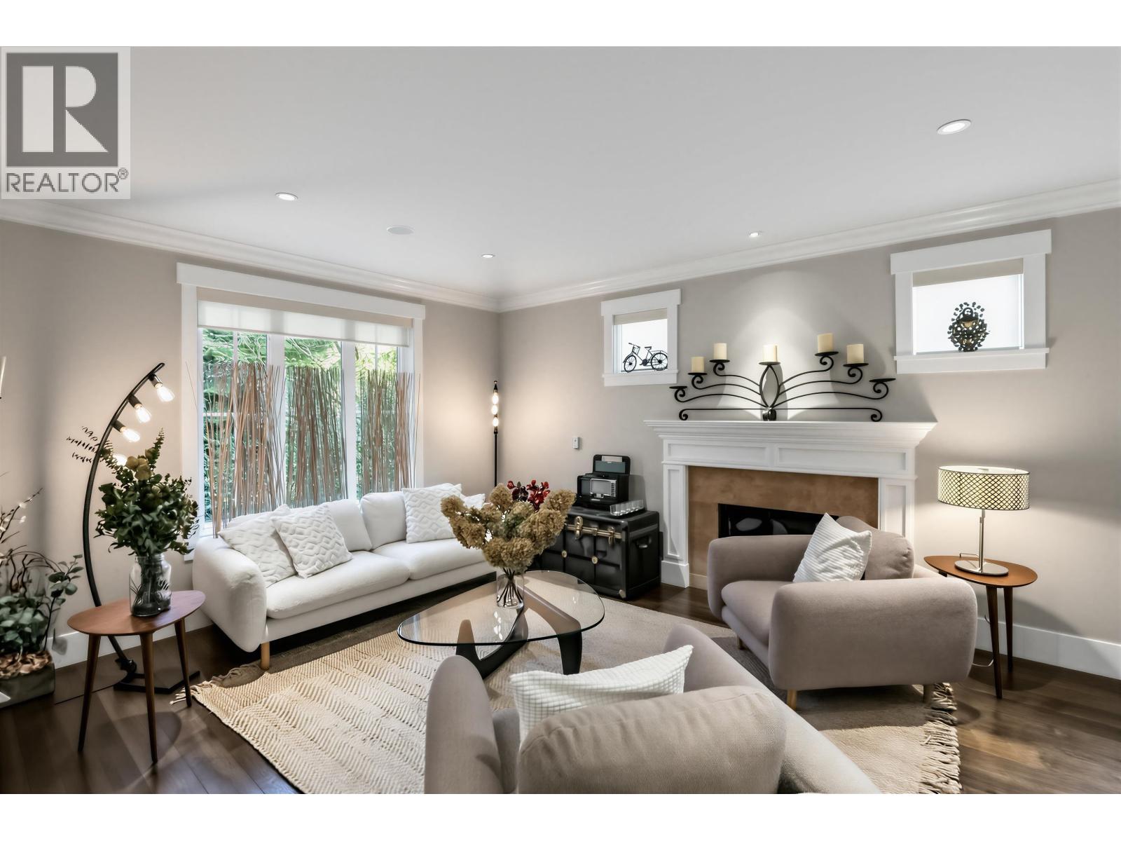 1376 Dyck Road, North Vancouver, British Columbia V7K 1S2 - Photo 3 - R3124217