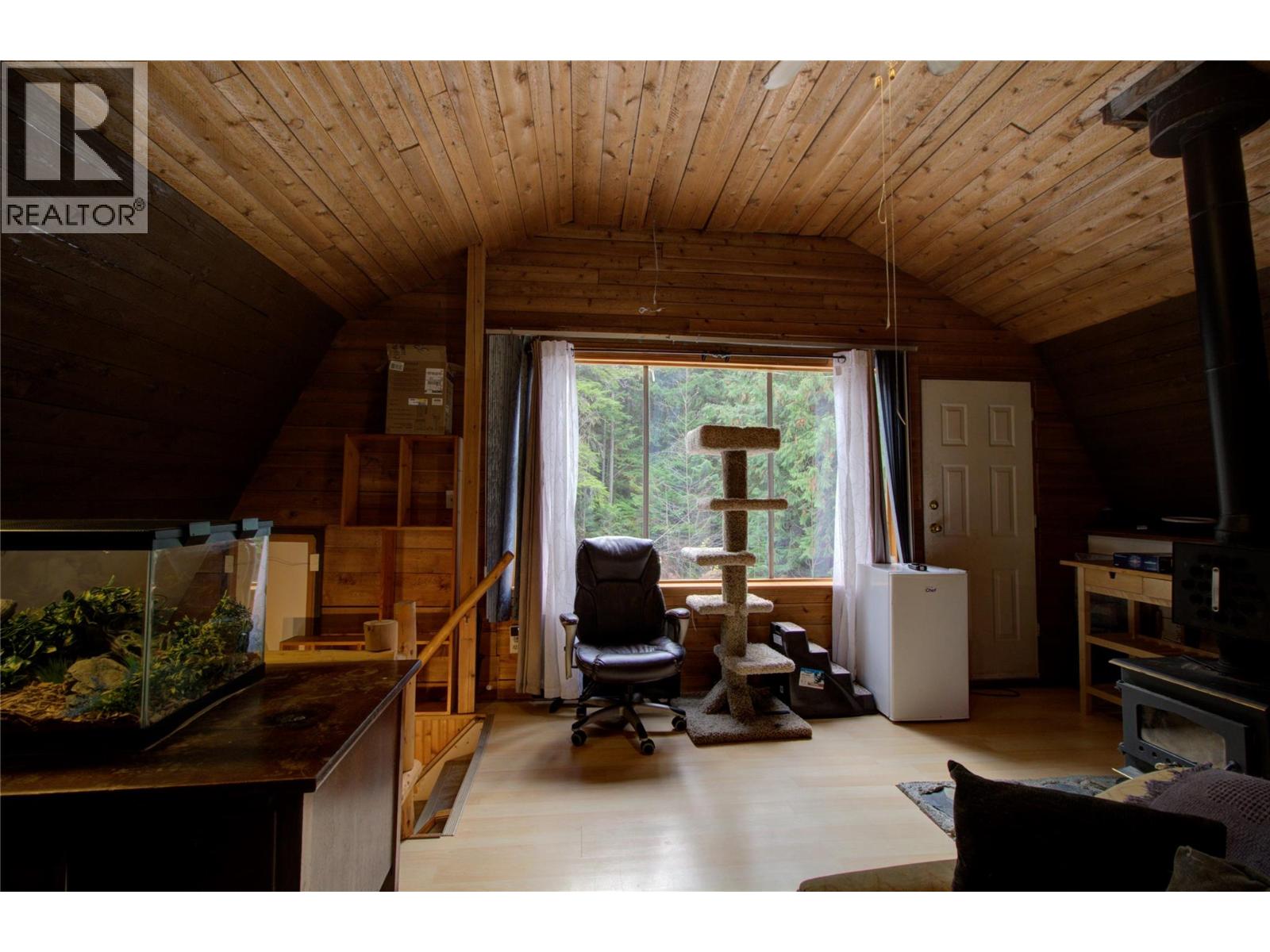 7802 Brydges Road, Fauquier, British Columbia  V0G 1K0 - Photo 19 - 10365794