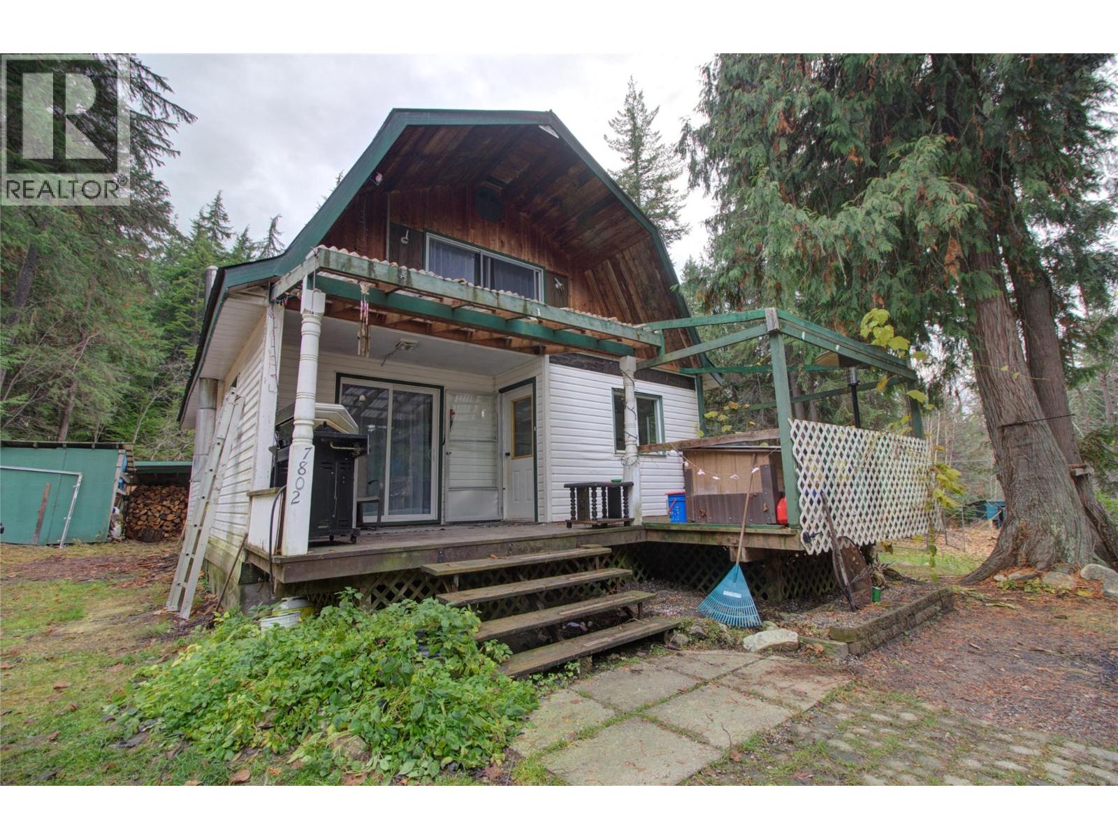 7802 Brydges Road, Fauquier, British Columbia  V0G 1K0 - Photo 1 - 10365794