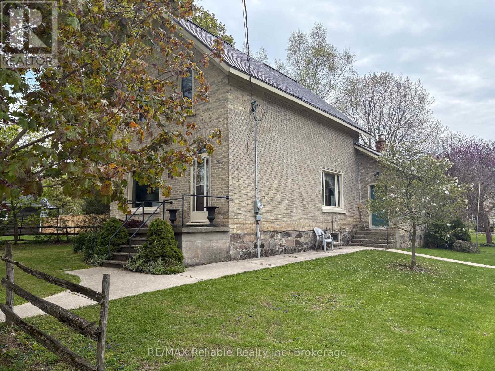 293 Drummond Street, North Huron, Ontario  N0M 1H0 - Photo 3 - X12772290