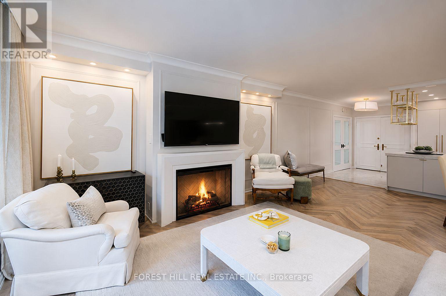 <div class="slider-price">$1,789,000</div><p>205 - 350 Lonsdale Road, Toronto, Ontario</p>