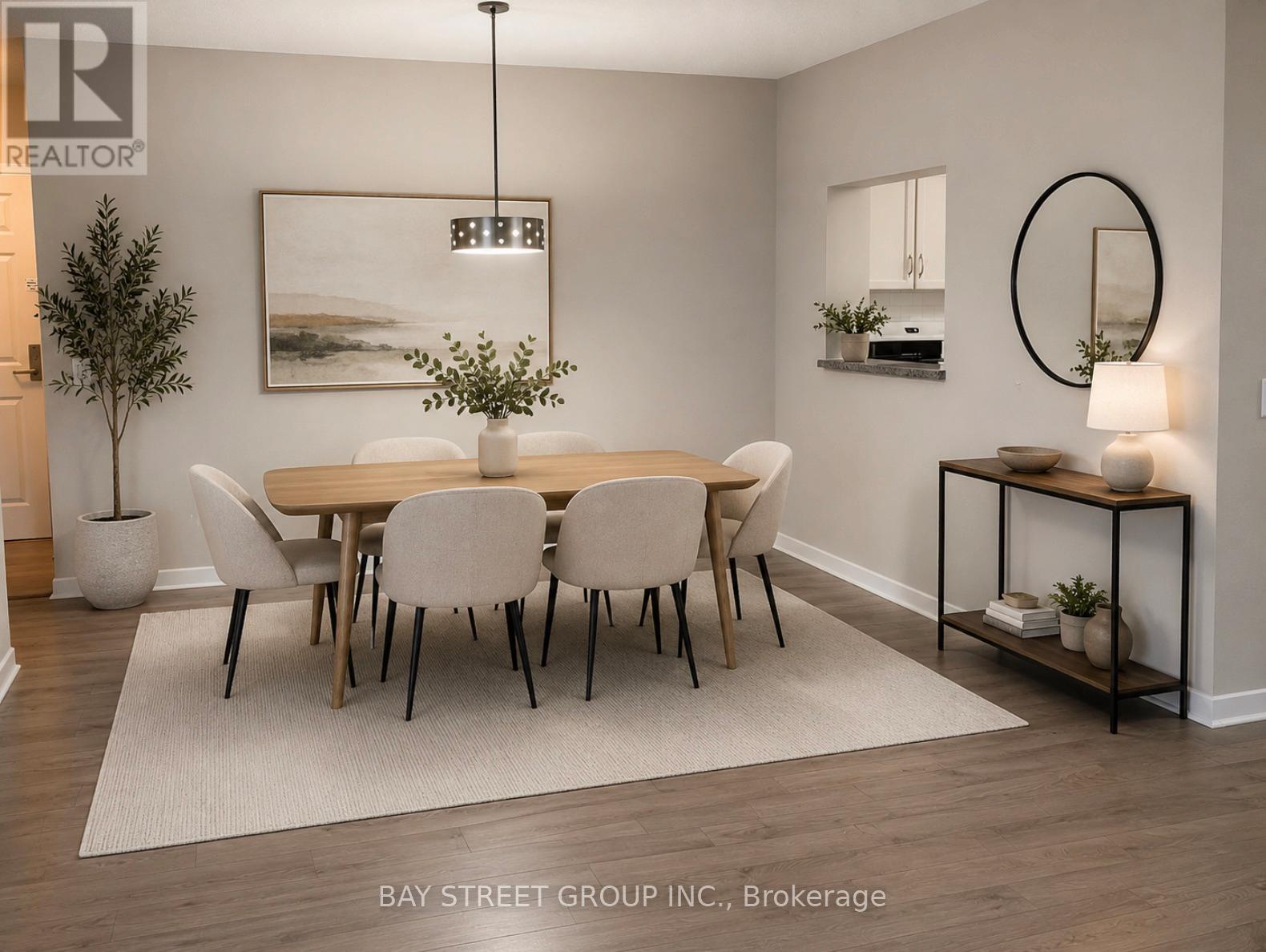 <div class="slider-price">$680,000</div><p>902 - 284 Bloor Street W, Toronto, Ontario</p>