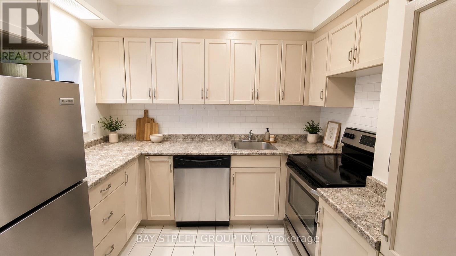 902 - 284 Bloor Street W, Toronto, Ontario  M5S 3B8 - Photo 9 - C13156410