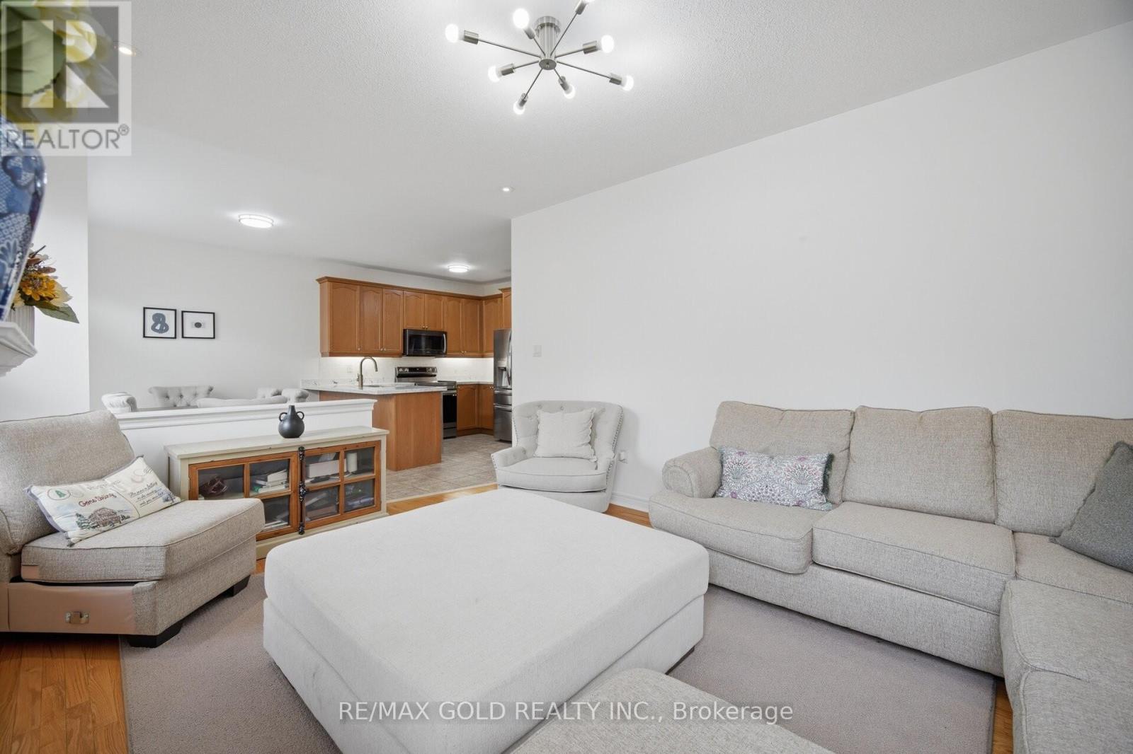 52 Watsonbrook Drive, Brampton, Ontario  L6R 0R3 - Photo 4 - W13156242
