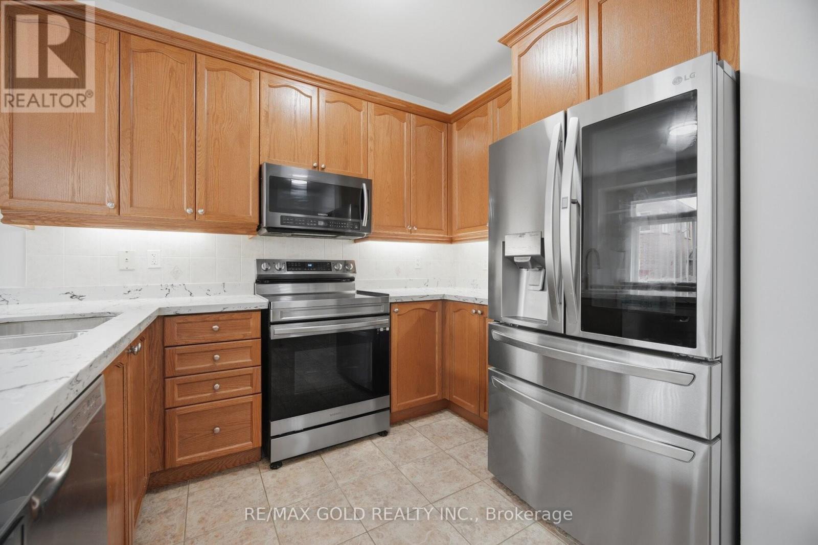 52 Watsonbrook Drive, Brampton, Ontario  L6R 0R3 - Photo 6 - W13156242