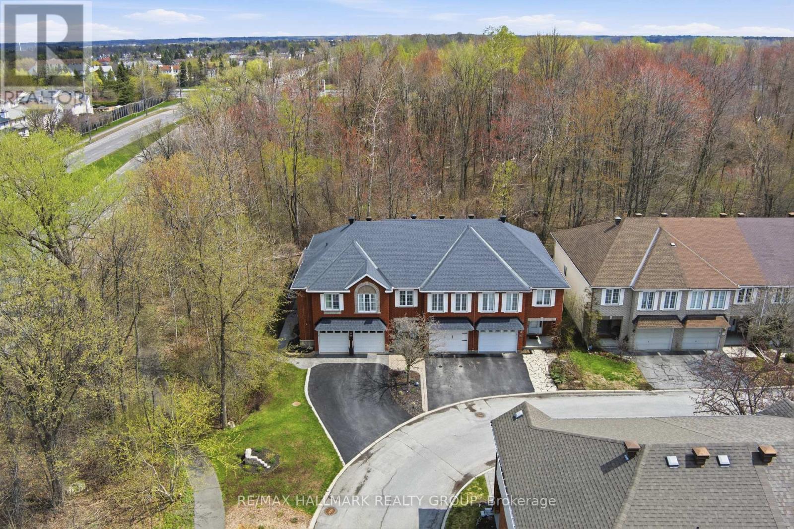 243 GLADEVIEW PRIVATE, Ottawa, Ontario