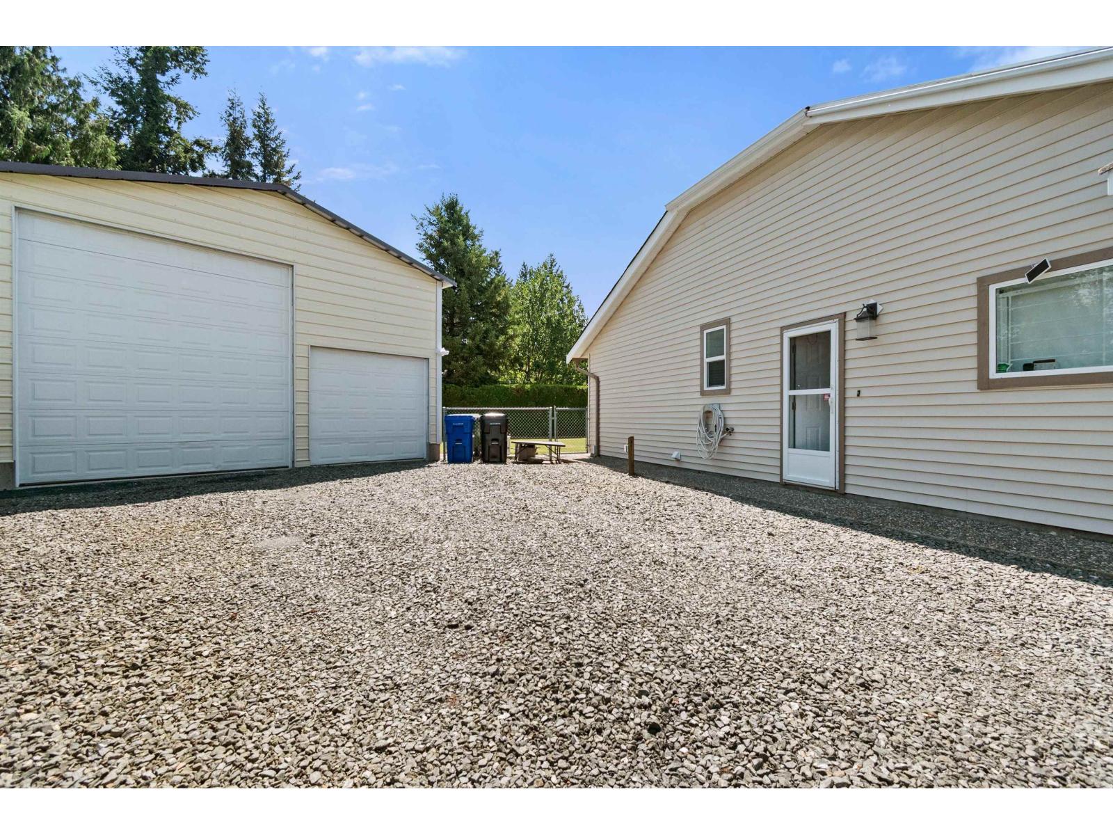 46118 Downes Avenue, Sardis East Vedder, Chilliwack, British Columbia  V2R 2Y9 - Photo 4 - R3125582
