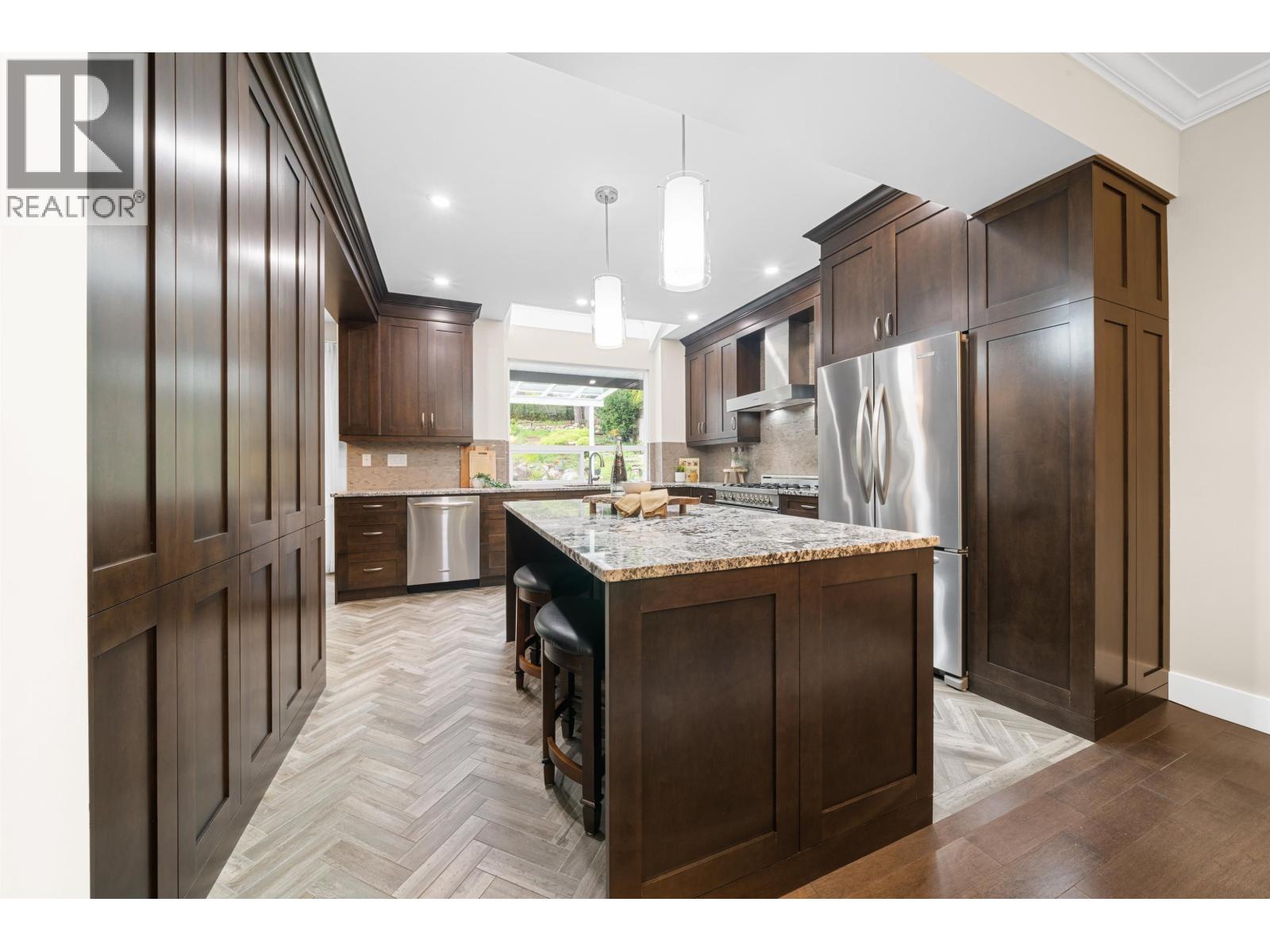 1818 Camelback Court, Coquitlam, British Columbia  V3E 3K4 - Photo 6 - R3119486