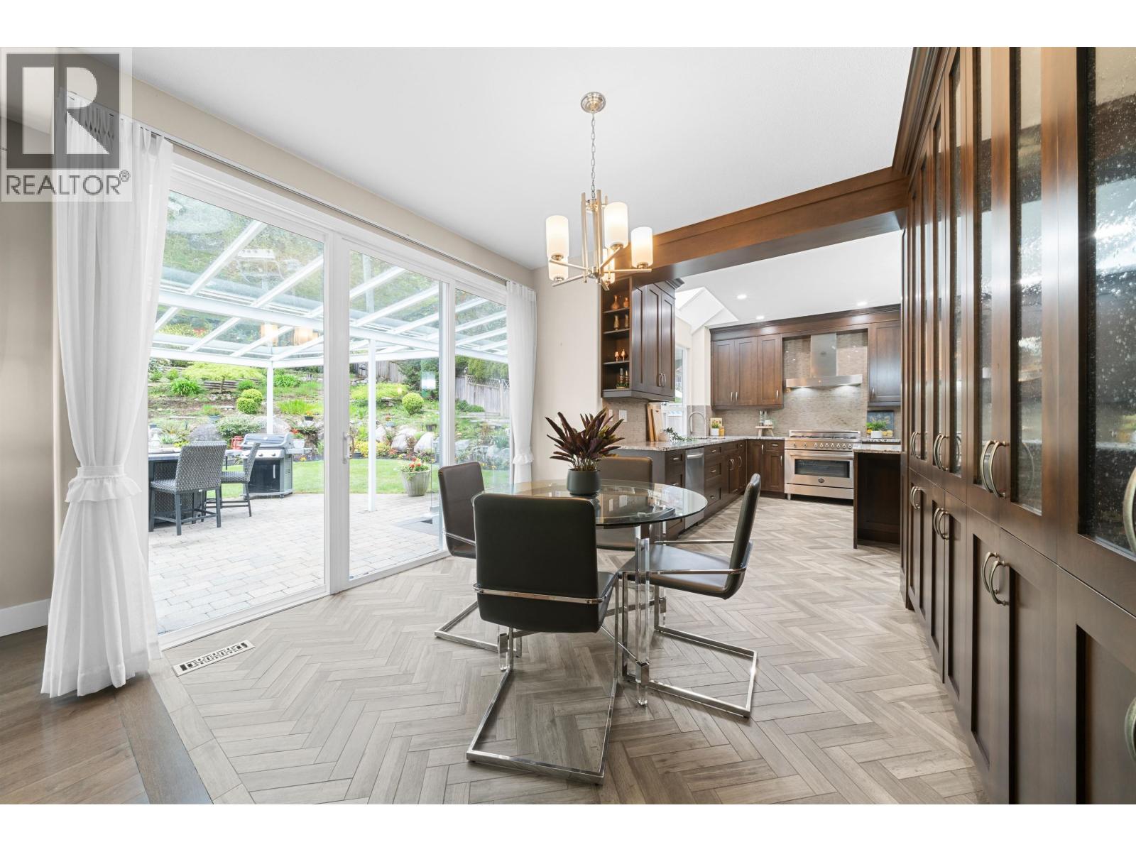 1818 Camelback Court, Coquitlam, British Columbia  V3E 3K4 - Photo 9 - R3119486