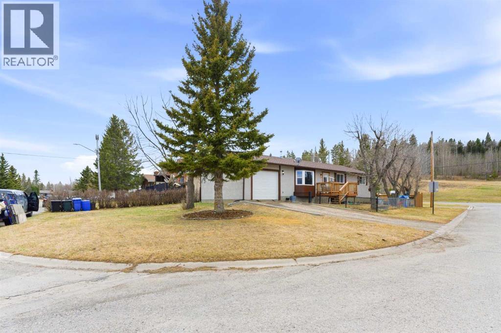 616 1 Street NE, Sundre, Alberta  T0M 1X0 - Photo 38 - A2306460