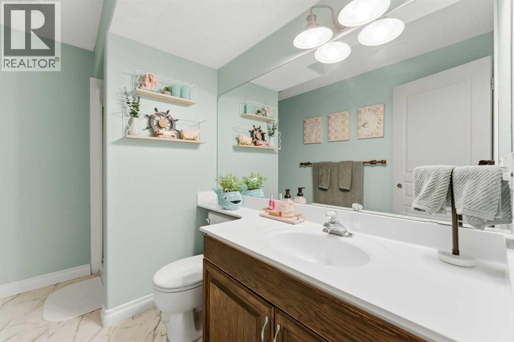 212 Cove Drive, Chestermere, Alberta  T1X 1E9 - Photo 33 - A2308468