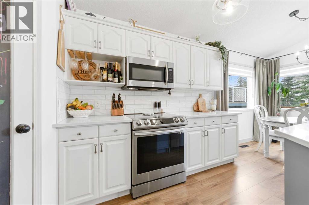 212 Cove Drive, Chestermere, Alberta  T1X 1E9 - Photo 11 - A2308468