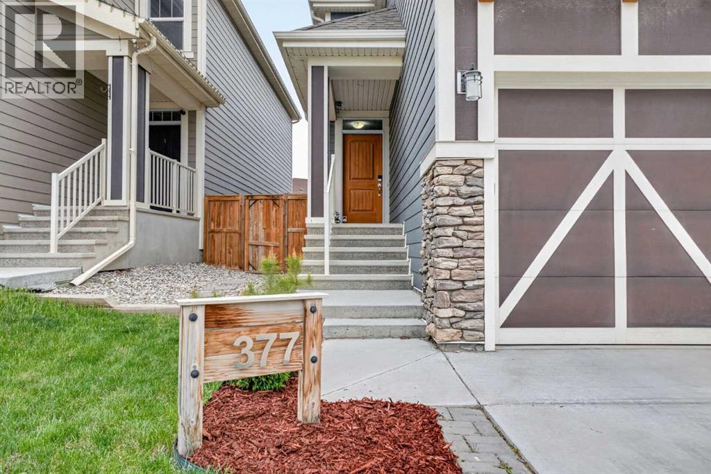 377 Masters Avenue Se, Calgary, Alberta  T3M 2N7 - Photo 2 - A2311757
