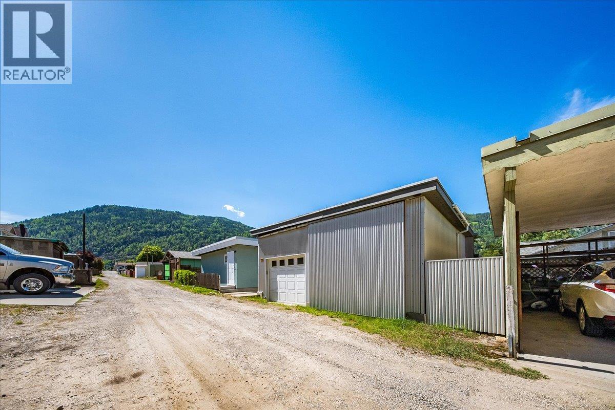 1443 Columbia Avenue, Trail, British Columbia  V1R 1J7 - Photo 39 - 10386815
