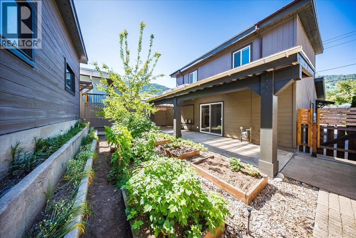 1443 Columbia Avenue, Trail, British Columbia  V1R 1J7 - Photo 3 - 10386815
