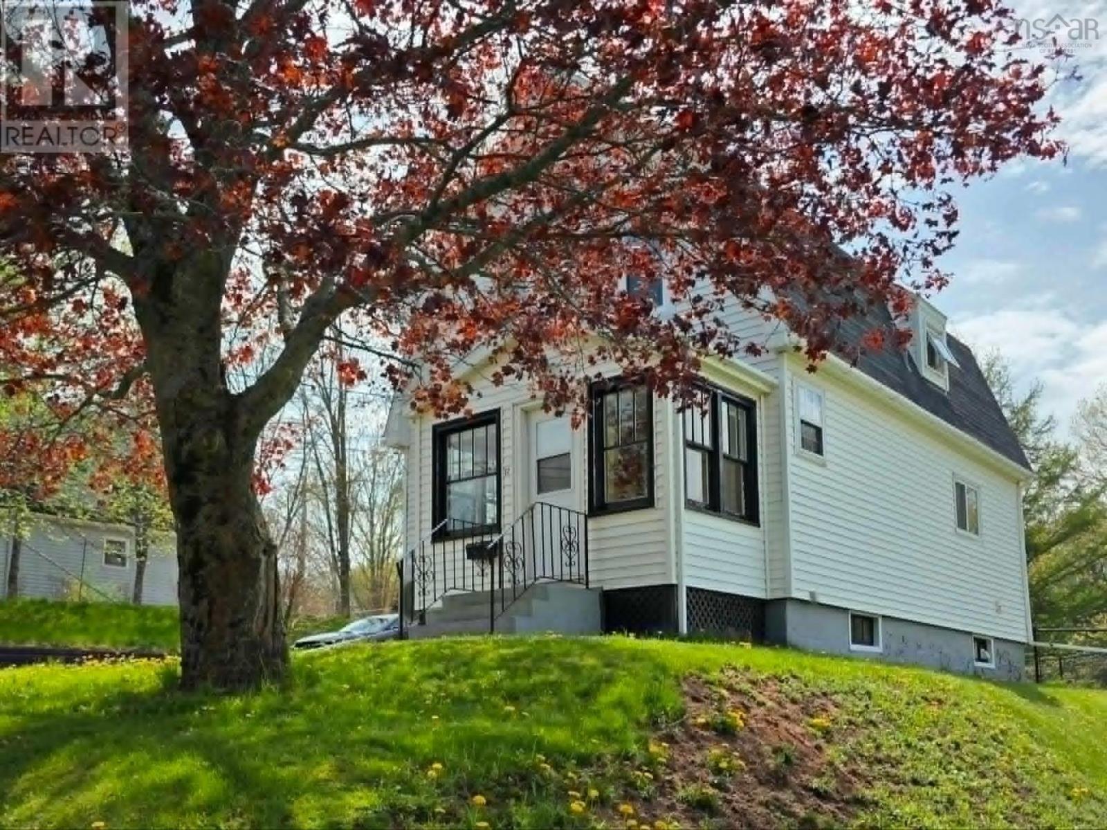 12 Yorke Street, Truro, Nova Scotia  B2N 2M9 - Photo 1 - 202611684