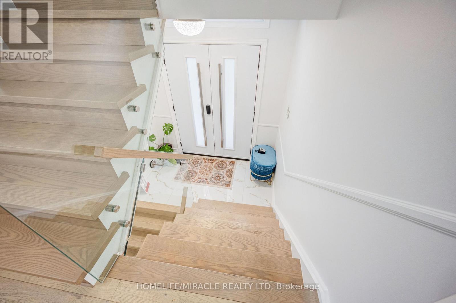 204 Sheraton Court, Oakville, Ontario  L6L 5N3 - Photo 7 - W13130654
