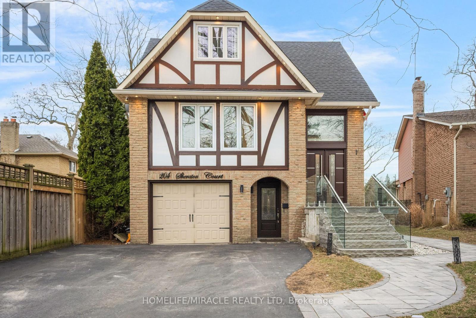 204 Sheraton Court, Oakville, Ontario  L6L 5N3 - Photo 2 - W13130654