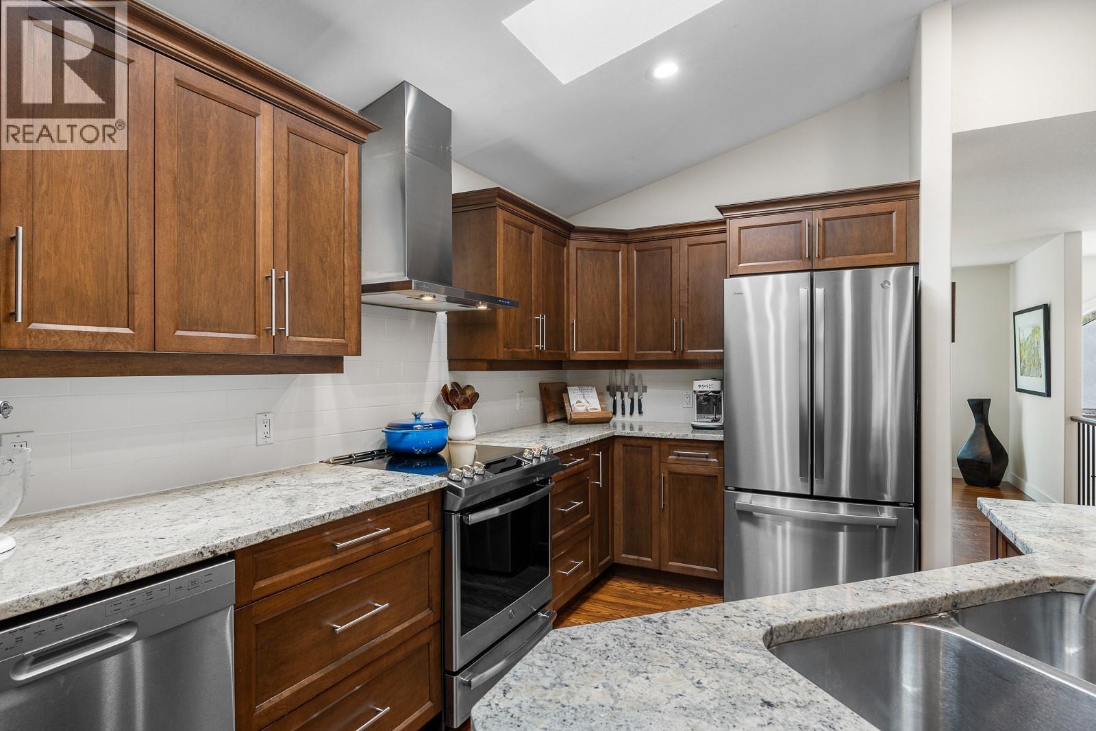 328 Woodpark Crescent, Kelowna, British Columbia  V1V 2L4 - Photo 4 - 10374954
