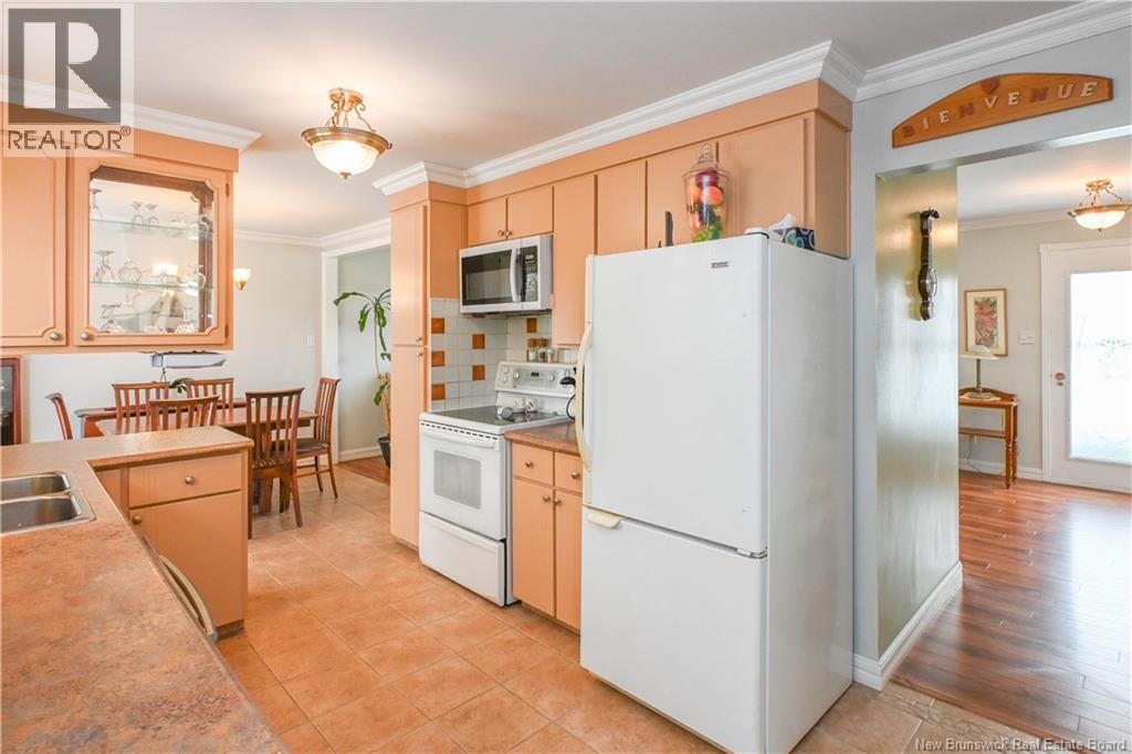 286 Saint-Pierre E. Boulevard, Caraquet, New Brunswick  E1W 1B5 - Photo 11 - NB140051