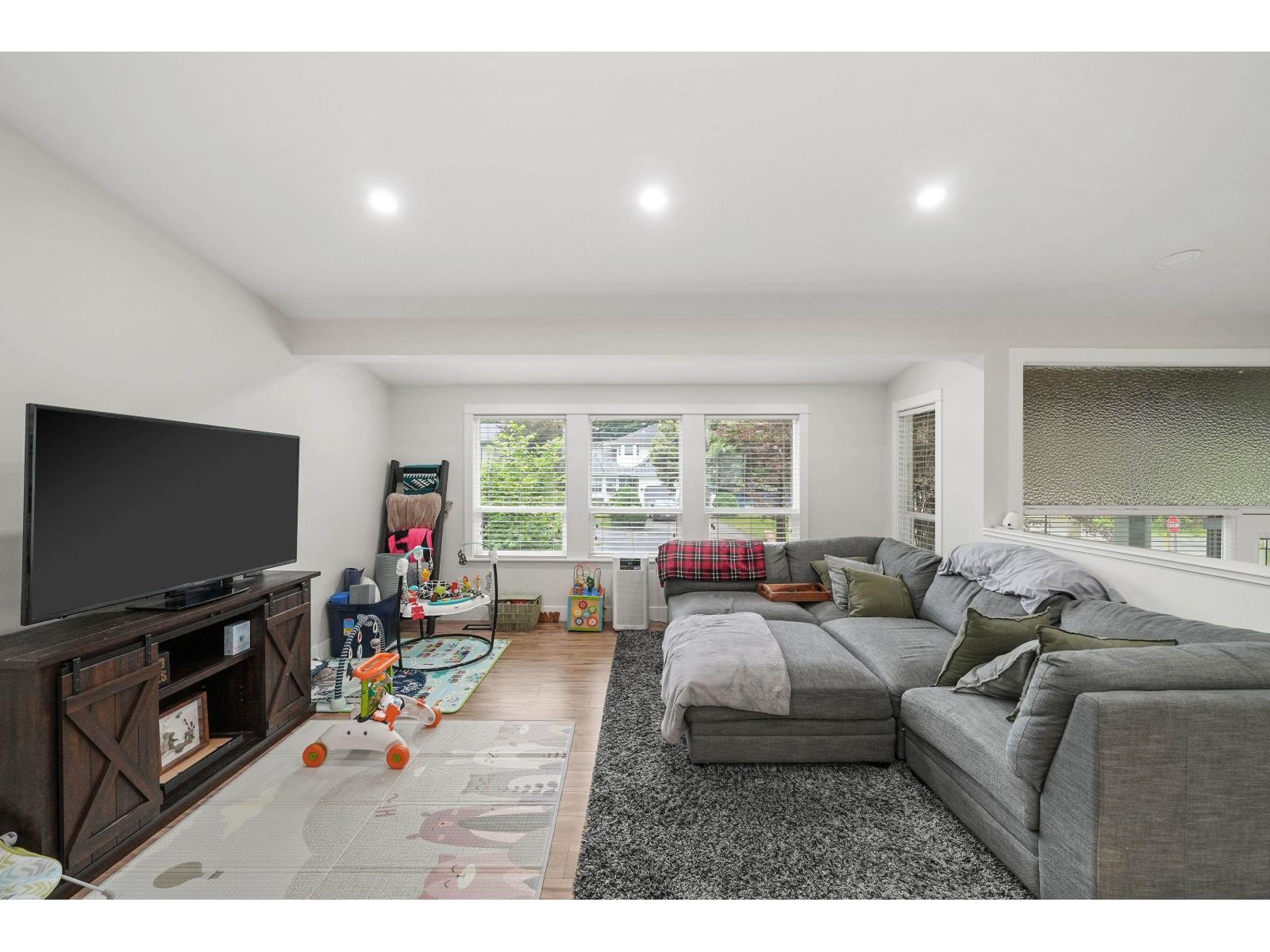 8057 Waxberry Crescent, Mission, British Columbia  V2V 5C3 - Photo 3 - R3126139