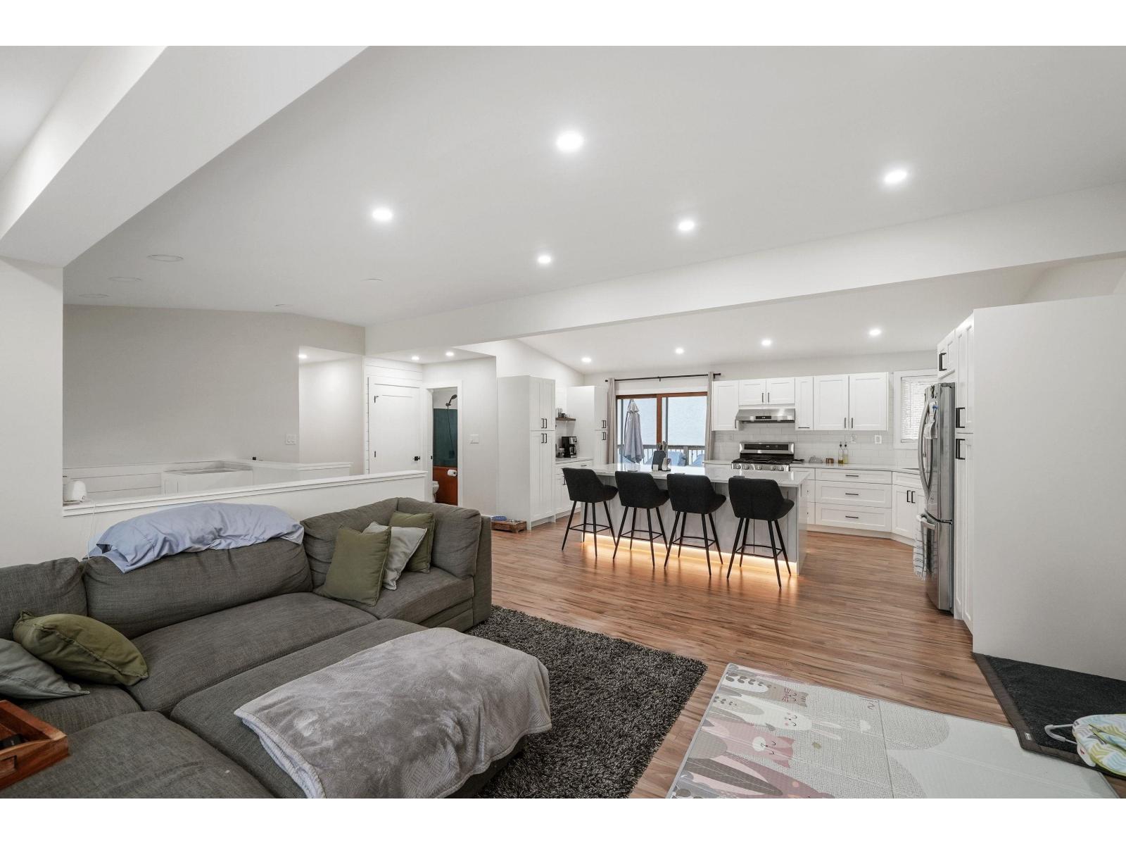 8057 Waxberry Crescent, Mission, British Columbia  V2V 5C3 - Photo 4 - R3126139