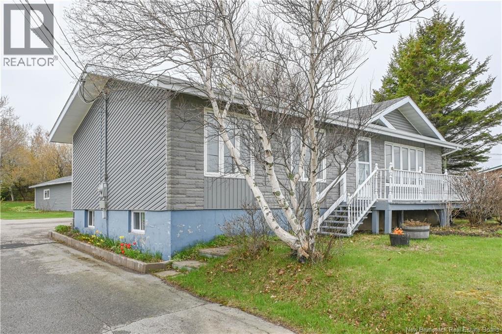 286 Saint-Pierre E. Boulevard, Caraquet, New Brunswick  E1W 1B5 - Photo 2 - NB140051