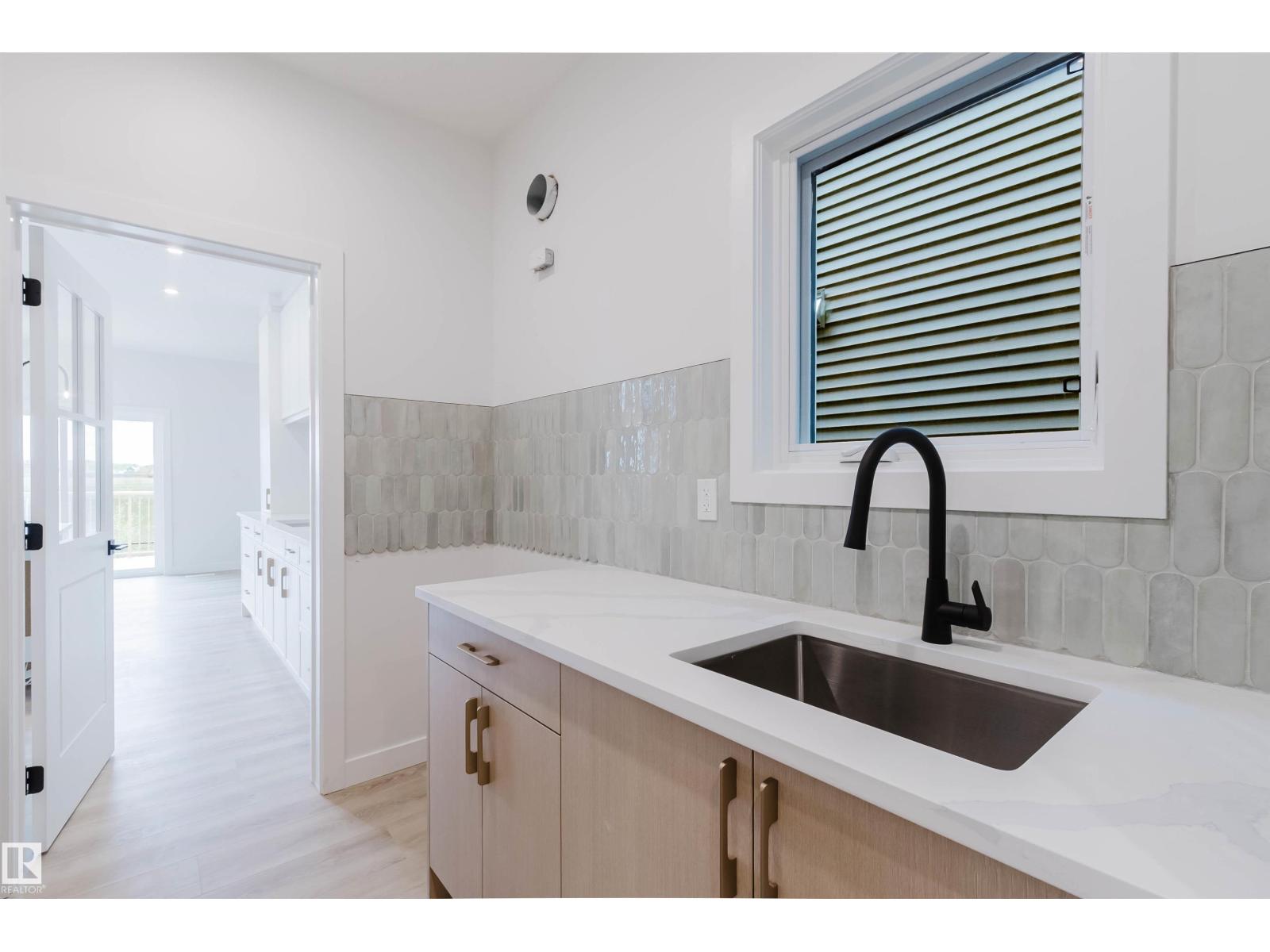 224 Edgemont Gr NW, Edmonton, Alberta T6M 3J6 - Photo 9 - E4489113