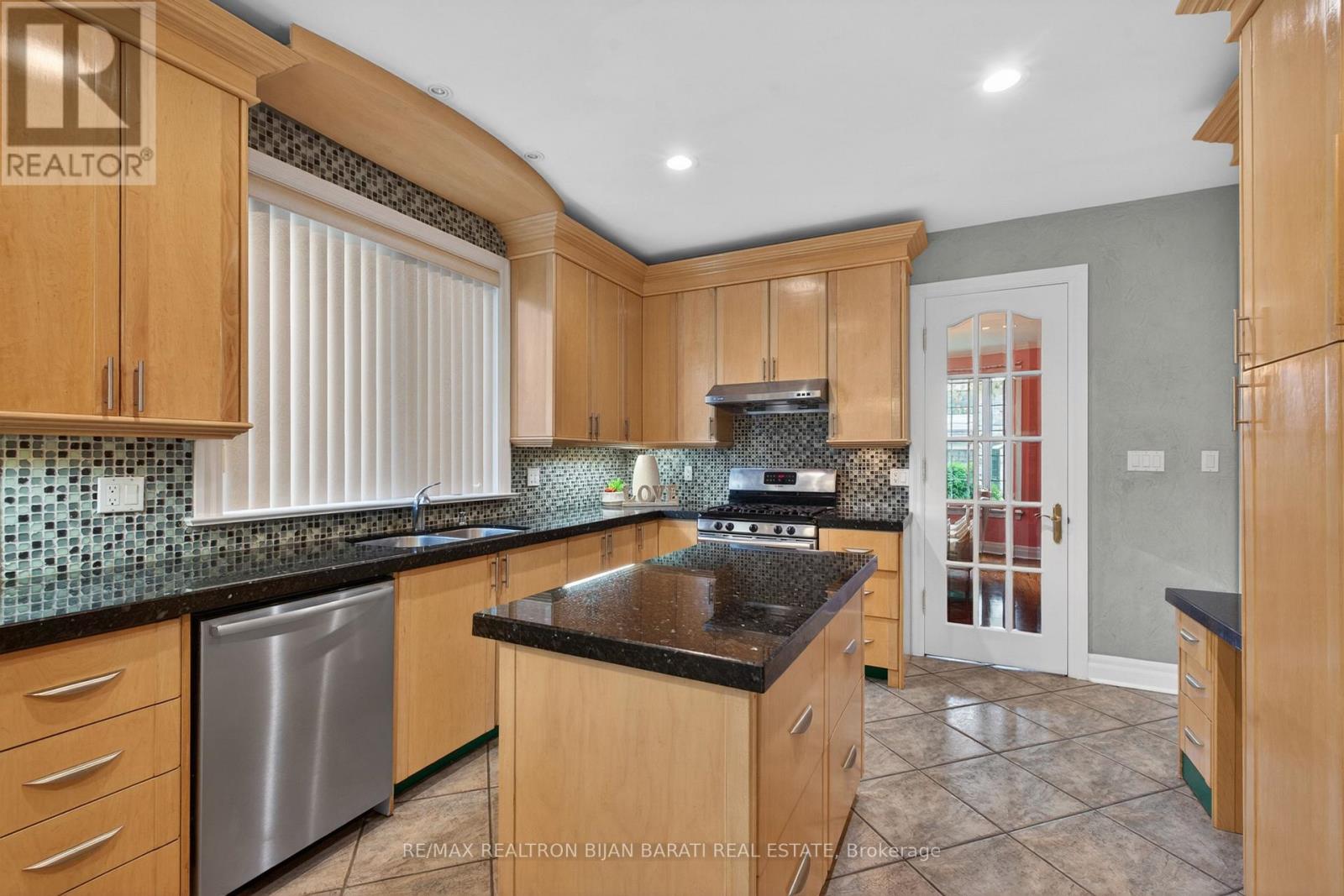 60 Lorraine Drive, Toronto, Ontario  M2N 2E6 - Photo 19 - C13156748