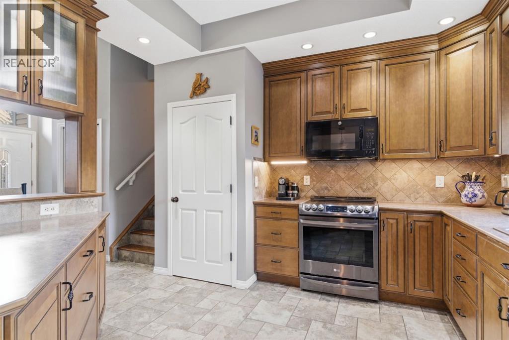 5012 Valiant Drive NW, Calgary, Alberta  T3A 0Y5 - Photo 4 - A2312225
