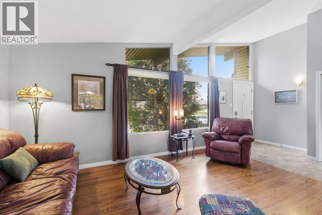 5012 Valiant Drive NW, Calgary, Alberta  T3A 0Y5 - Photo 11 - A2312225