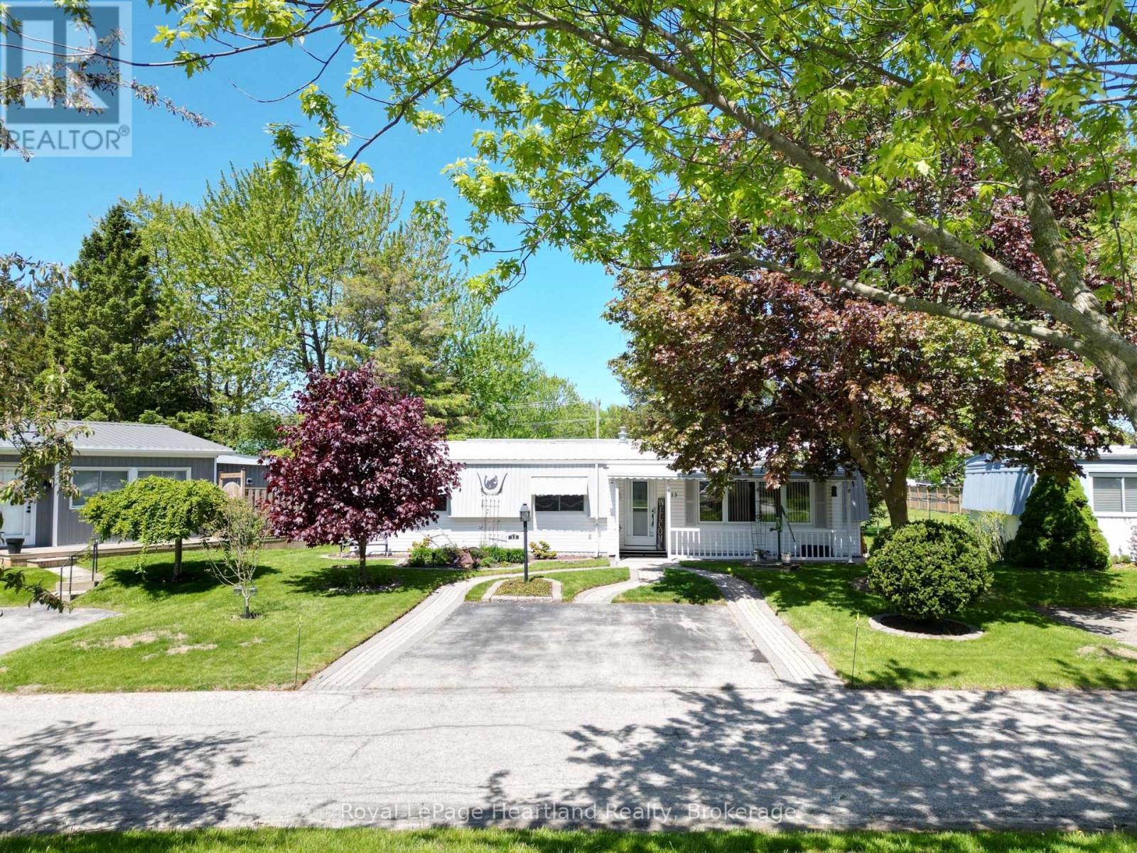 13 Cypress Point Crescent, South Huron, Ontario  N0M 1T0 - Photo 3 - X12880094