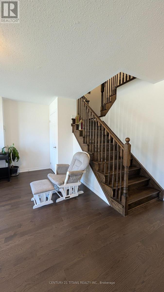 6 Westbury Way, Whitby, Ontario  L1M 0L9 - Photo 5 - E13156686