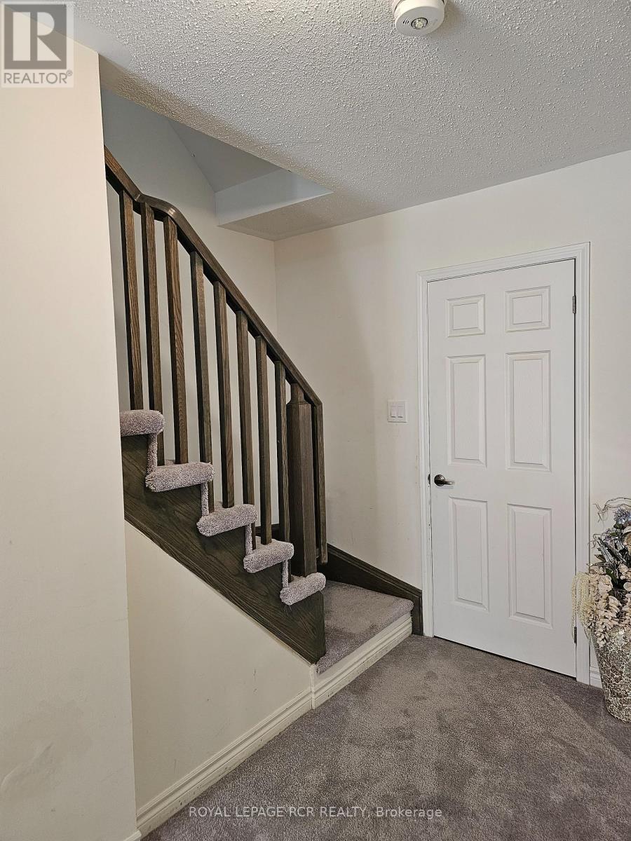 22 Fusilier Drive, Toronto, Ontario  M1L 0C2 - Photo 3 - E13156712