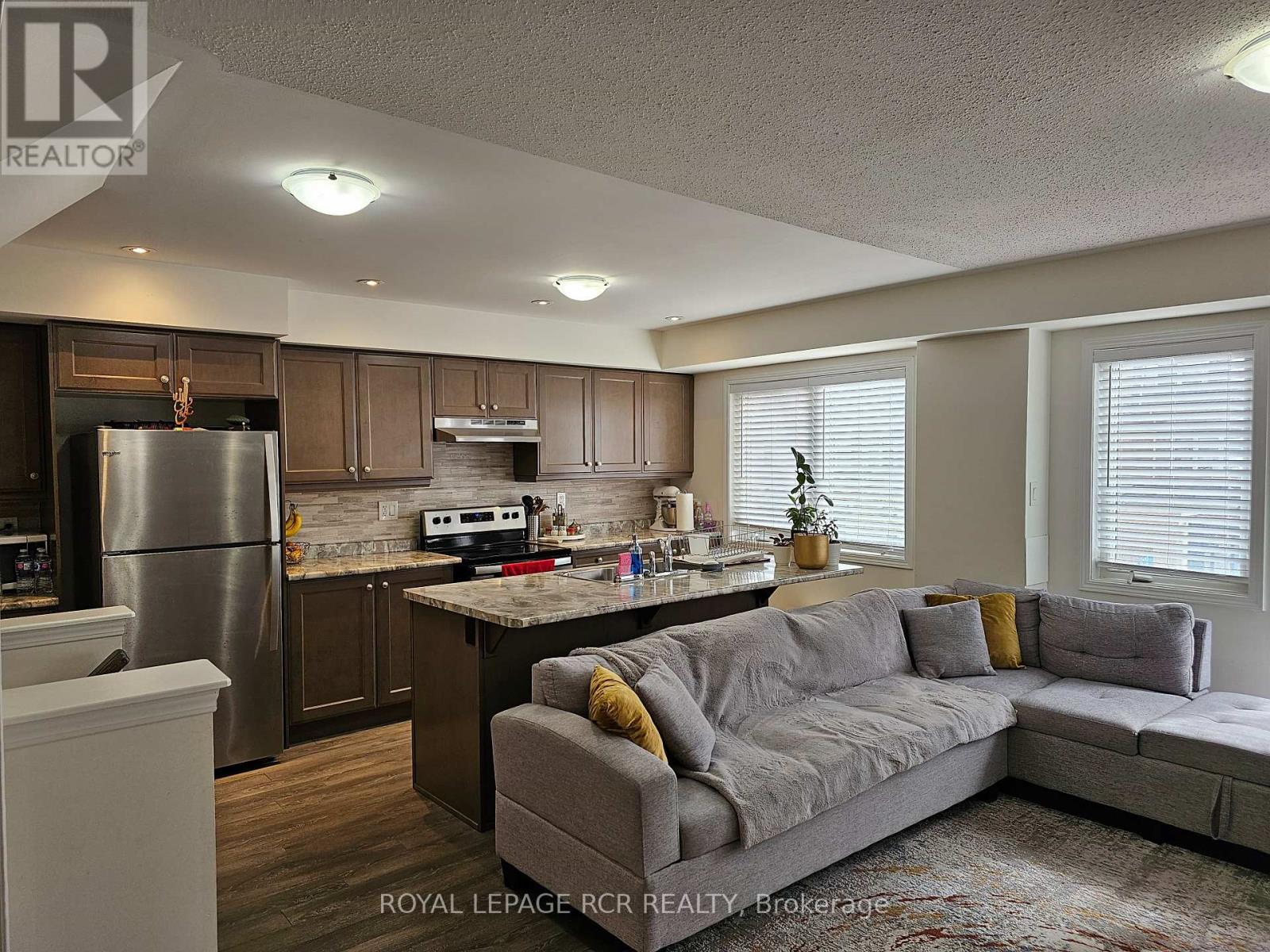 22 Fusilier Drive, Toronto, Ontario  M1L 0C2 - Photo 4 - E13156712
