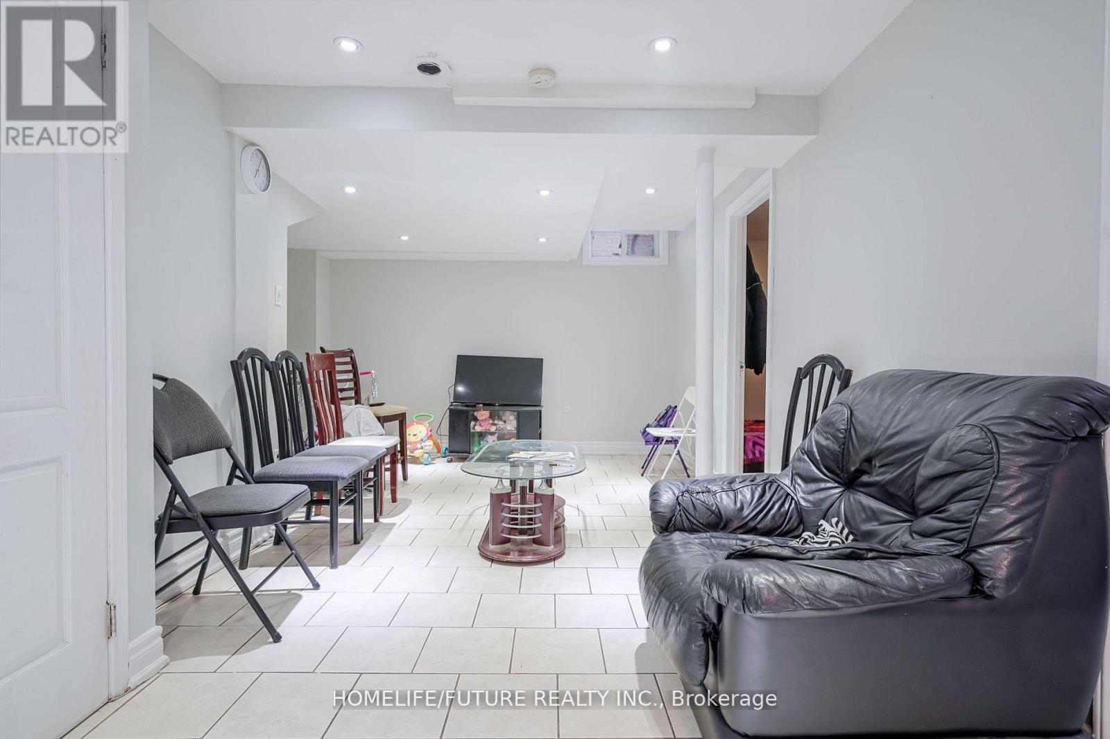 Bsmt - 47 Carisbrooke Square, Toronto, Ontario  M1B 4M5 - Photo 5 - E13156738
