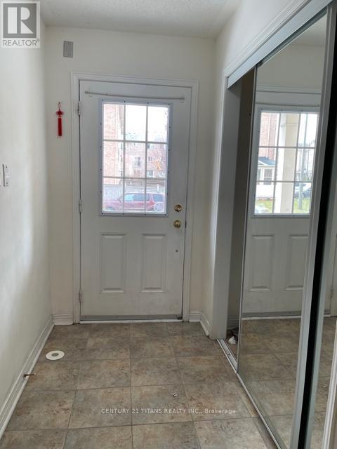 32 Etienne Street, Toronto (Clairlea-Birchmount), Ontario  M1L 0A4 - Photo 3 - E13156828