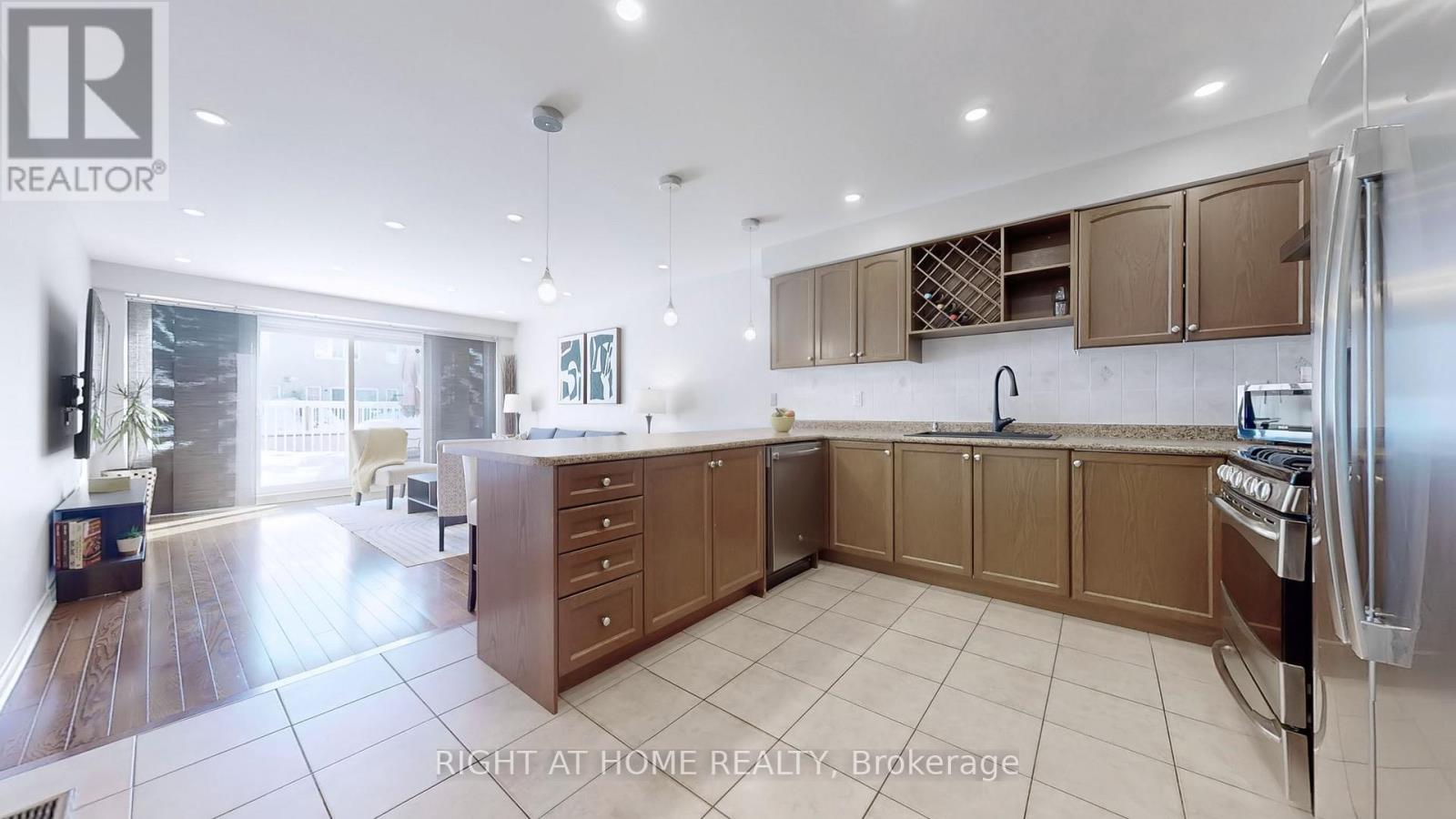 49 Wilkes Crescent, Toronto, Ontario  M1L 0B4 - Photo 6 - E13145510