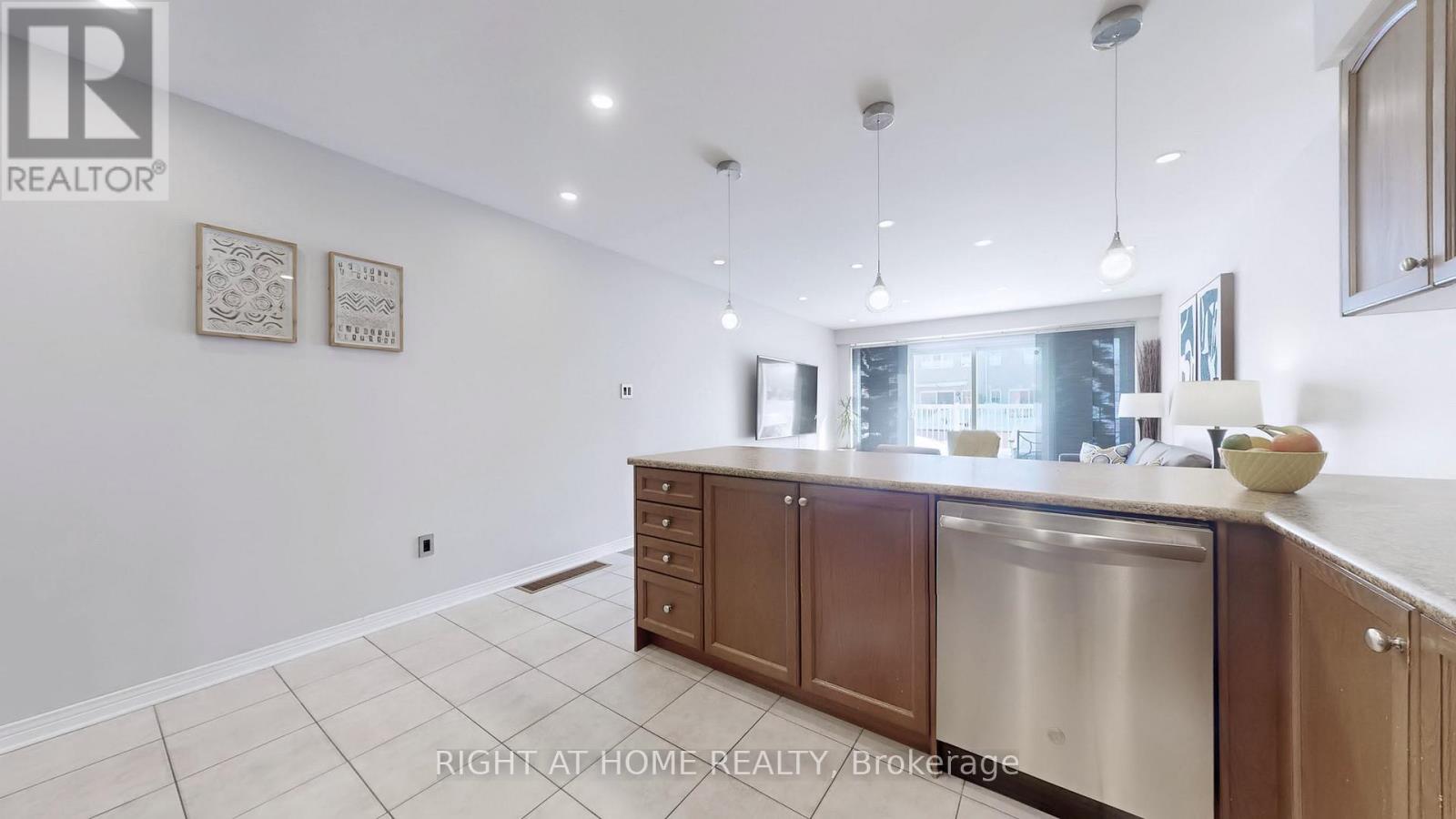 49 Wilkes Crescent, Toronto, Ontario  M1L 0B4 - Photo 8 - E13145510
