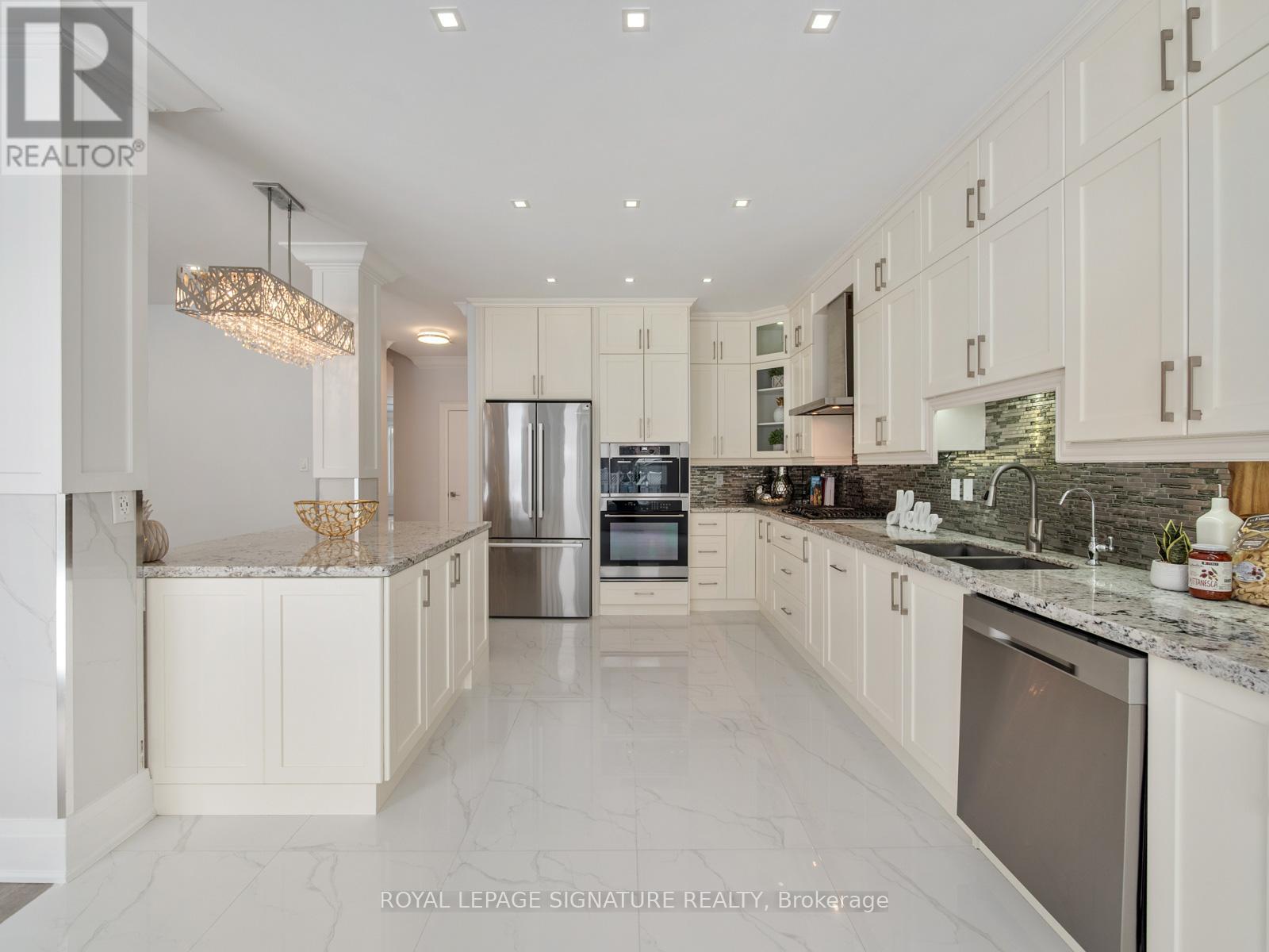 47 AMPARO DRIVE, Vaughan, Ontario
