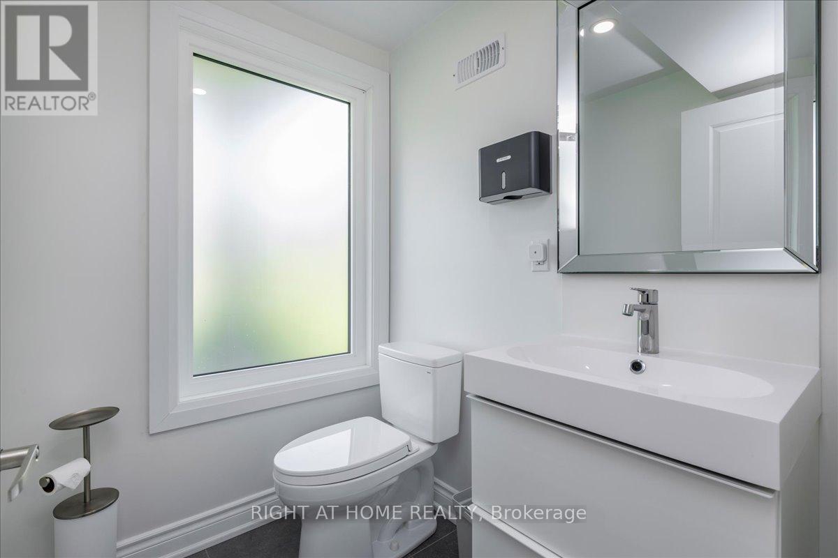 405 Limerick Street, Innisfil, Ontario  L0L 1K0 - Photo 5 - N13156674