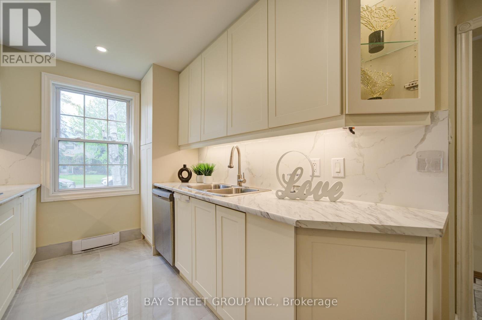 154 Thoms Crescent, Newmarket, Ontario  L3Y 1E1 - Photo 15 - N13156924